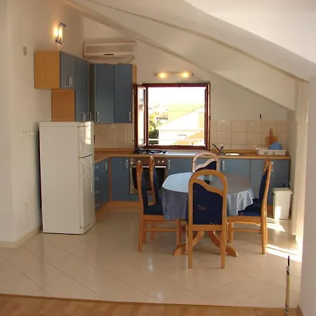 Tone Διαμέρισμα *